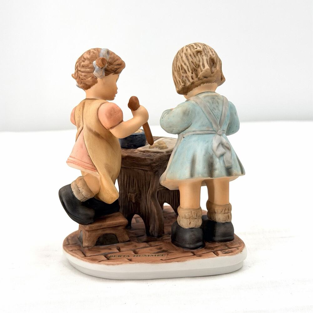 Vintage 2001 Goebel Hummel Baking Cookies BH 168 With Original Box & Papers - Picture 6 of 16